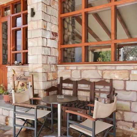 Elegant Holiday In Stournareika With Balcony 别墅 Pýli